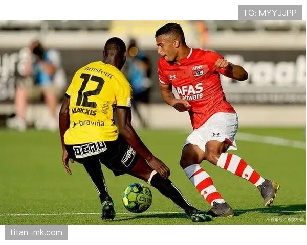 黄潜中场组织能力持续提升，近期比赛表现稳健